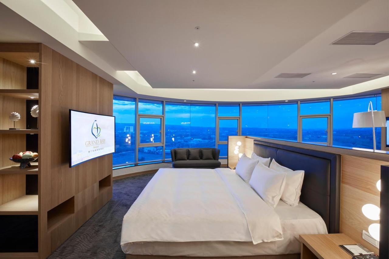 Grand Bay Resort Hotel Hengchun Exterior photo A bedroom at the hotel