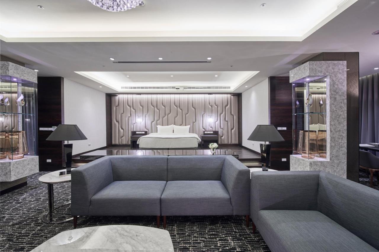 Grand Bay Resort Hotel Hengchun Exterior photo The interior of the hotel