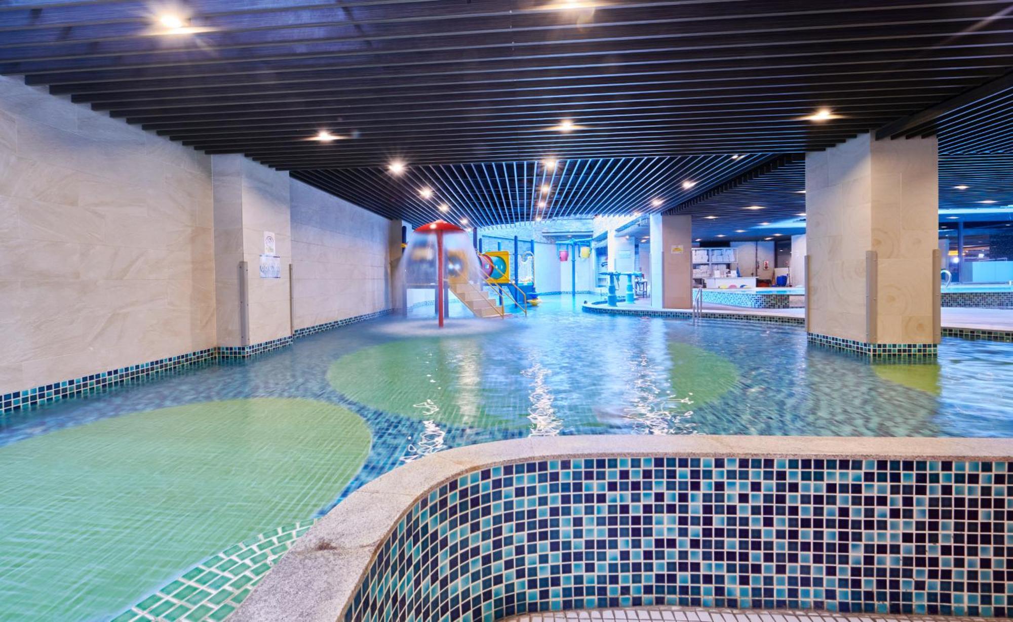 Grand Bay Resort Hotel Hengchun Exterior photo Swimming pool