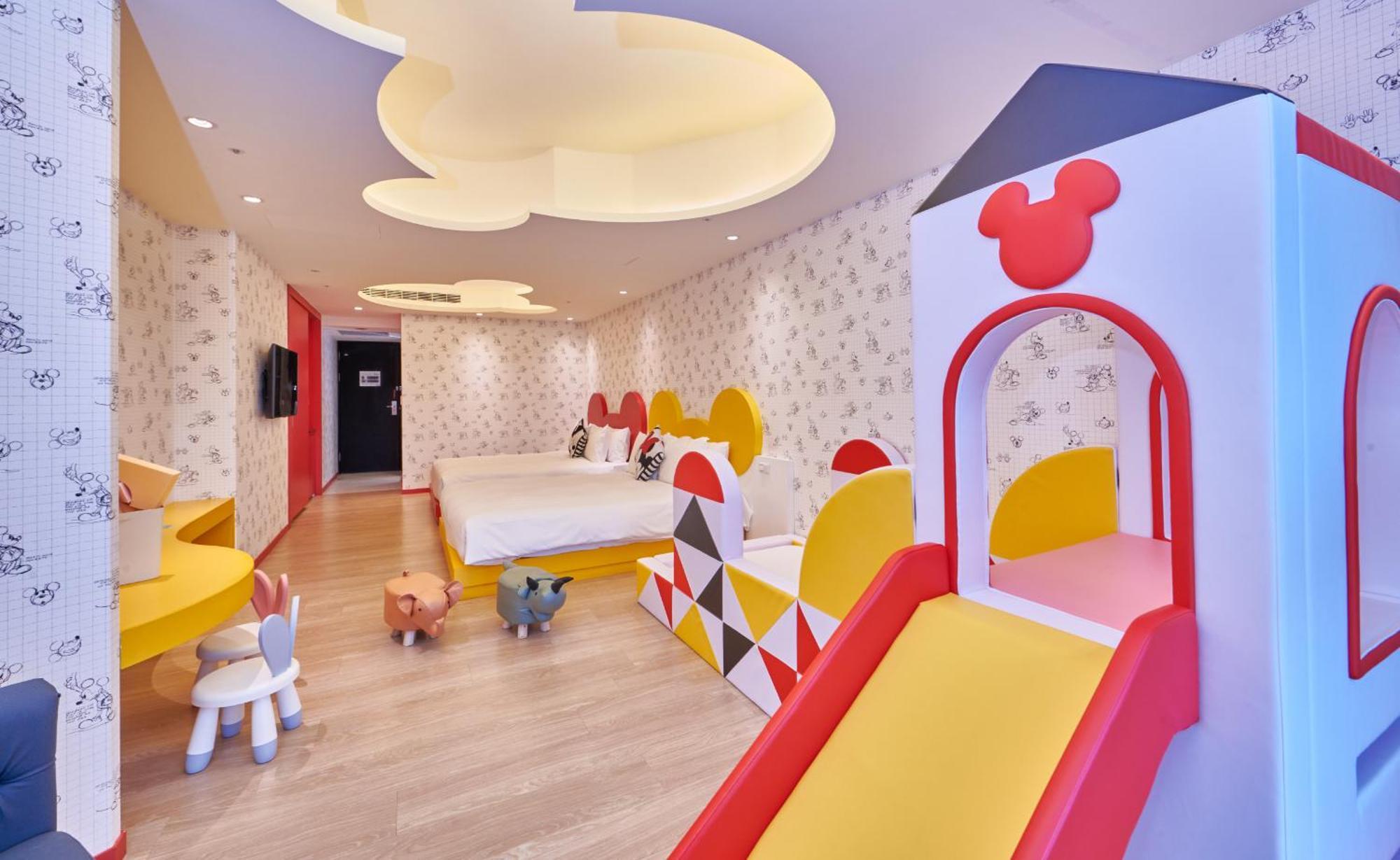 Grand Bay Resort Hotel Hengchun Exterior photo A Disney themed room at the hotel