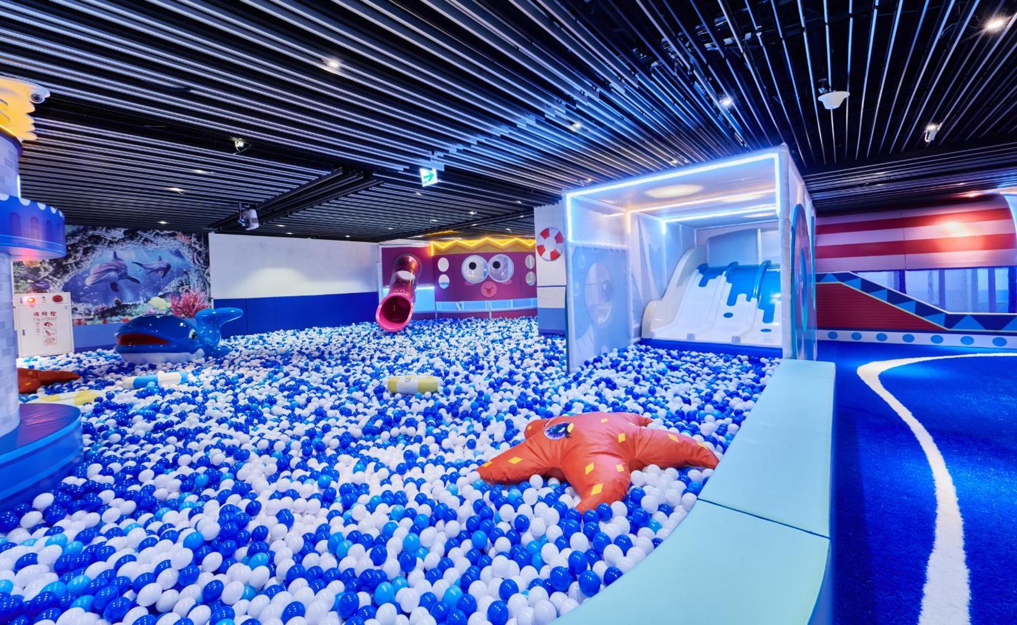 Grand Bay Resort Hotel Hengchun Exterior photo Ball pit at the DreamWorks-themed area