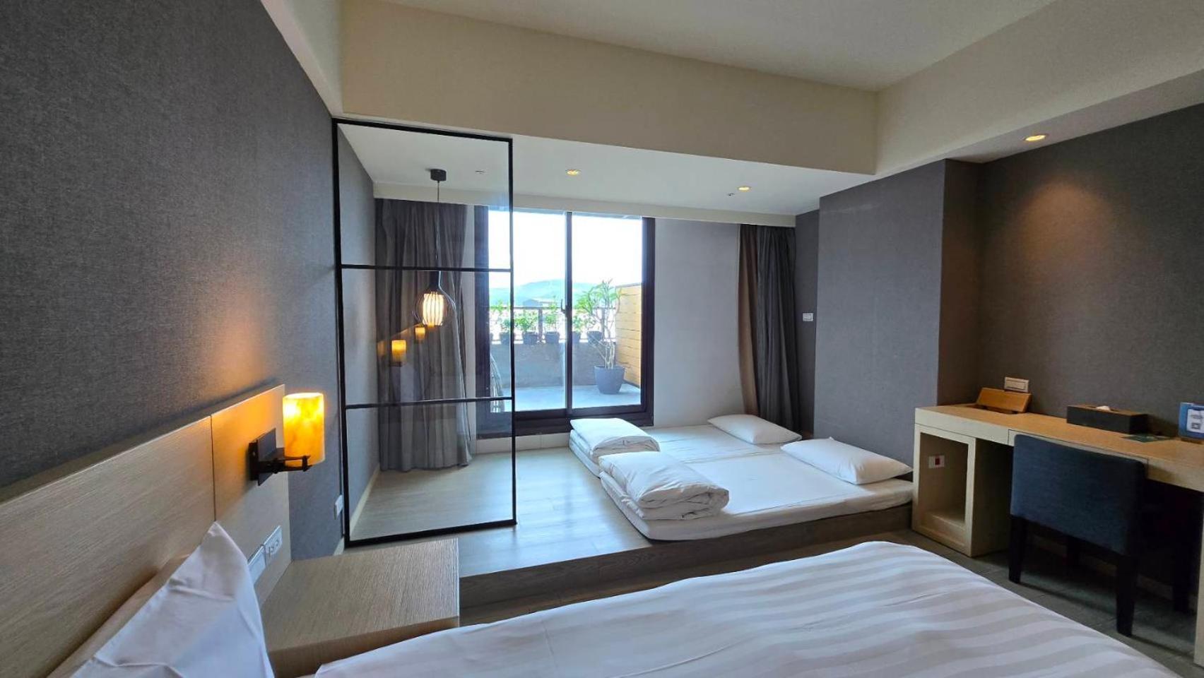 Grand Bay Resort Hotel Hengchun Exterior photo A room at the hotel